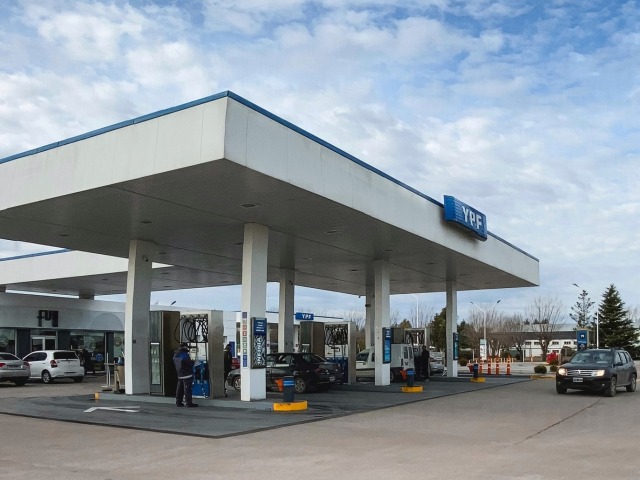YPF confirm la rebaja en sus combustibles